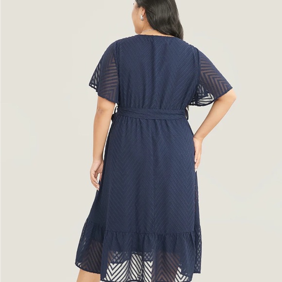BloomChic Navy Geometric Mesh Ruffle Sleeve Pocket Wrap Dress Plus Size 1X - Picture 2 of 10